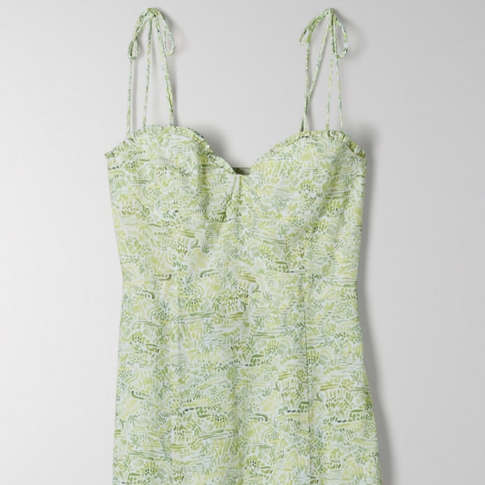 LIKE NEW Aritizia Wilfred Fable Green Mini Dress. Beautiful Floral detail Size 0